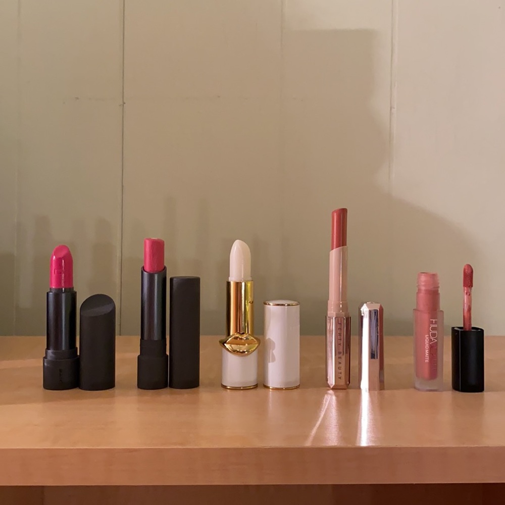 Bundle lipsticks